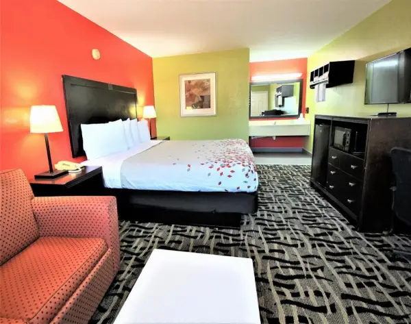 Travel Inn Eutaw 8
